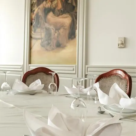 Consul Hotel 3*