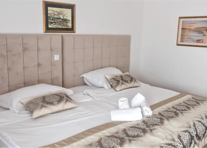 Consul Hotel 3*
